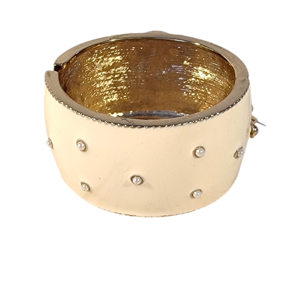 Amedeo NYC 14K GP Oval Cornelian Cameo Hinged Cuff Bangle Bracelet White & Gold - Picture 3 of 6